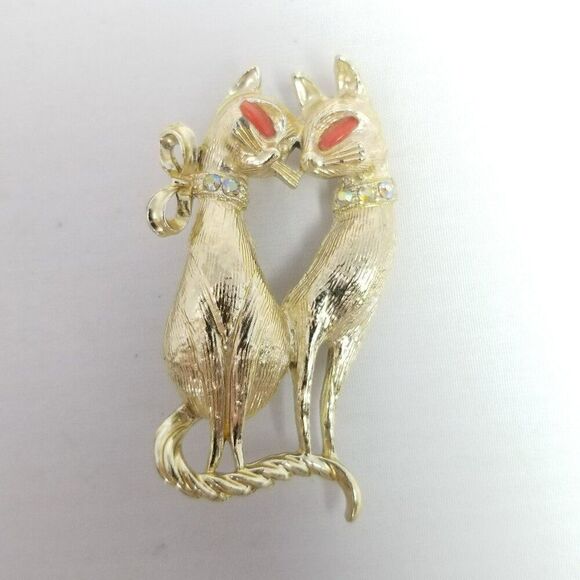 Vintage Pair of Cats with Orange Eyes, Gold Tone Rhinestone Siamese Lapel Pin - Picture 2 of 6